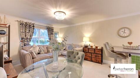 Open Plan Living Room/Kitchen