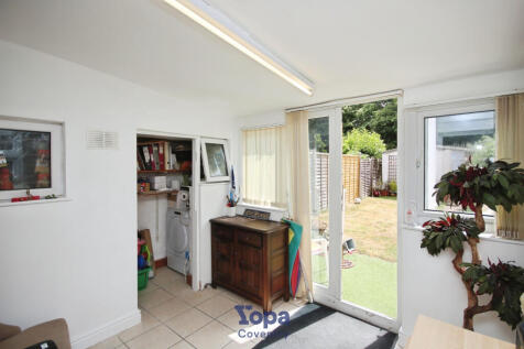 Beede468-Sun 20Room.JPG