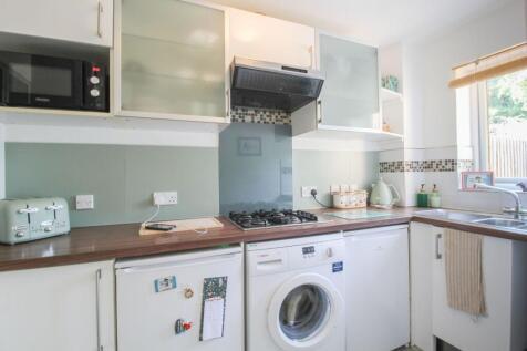 Wellesley Close, Ash Vale, GU12 photo 4