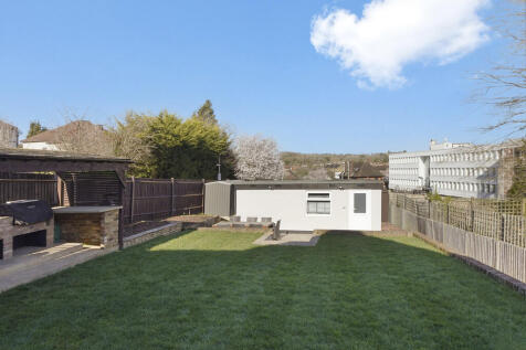 6 Colchester Road...