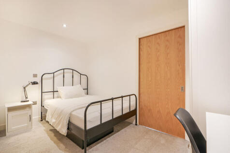 Studio: Bedroom
