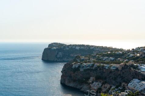 Ultra modern new build villa in Cala Llamp