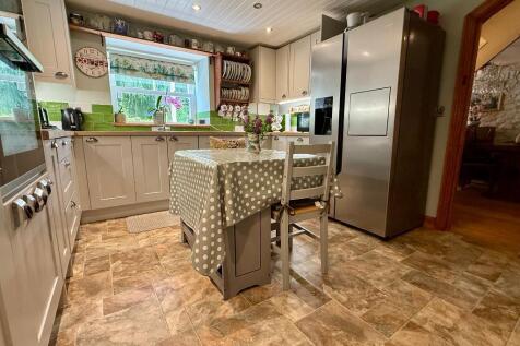 Fully fitted cottage kitchen