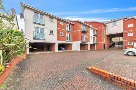 Clive-Hall-Court-14.jpg