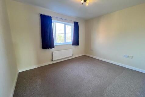 3 8 Hickling Close bedroom one.jpg