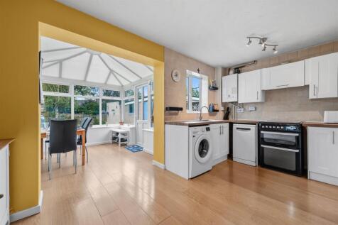 Kitchen-Diner to Conservatory.jpg