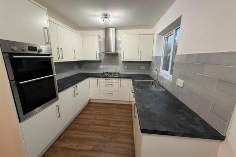 2 Maxwell Kitchen.jpg