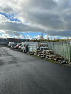 LLoyd St  - Yard  002.jpg
