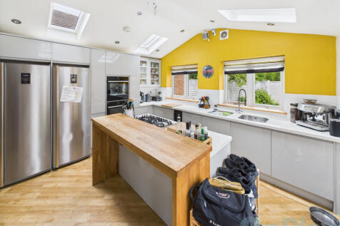 CAM04024G0-PR0029-STILL033