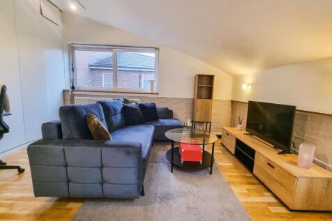 Staines Road, Twickenham photo 2