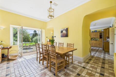 CAM04201G0-PR0078-STILL068