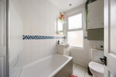 Lea Bridge Road, E10