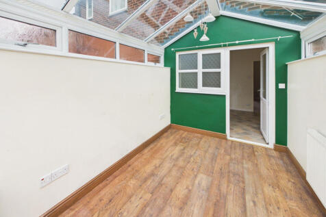 Holland Road, Old Whittington, S41 photo 4
