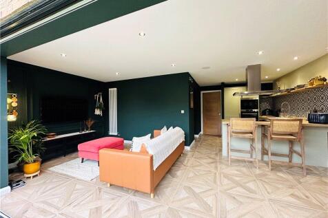 Hay Meadow Crescent, High Leven, Yarm photo 3