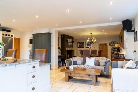 Snug and dining space