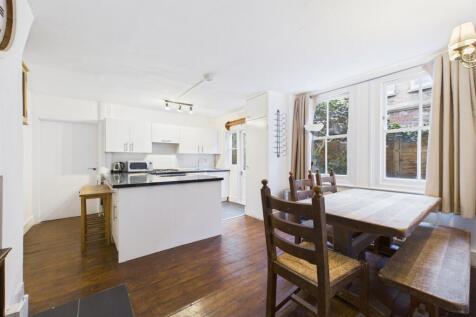 Kitchen / Dining Roo