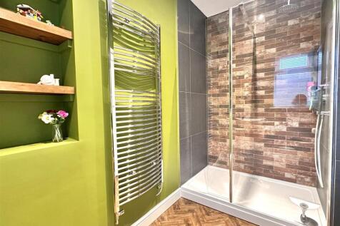 Ground Floor Shower Room 043