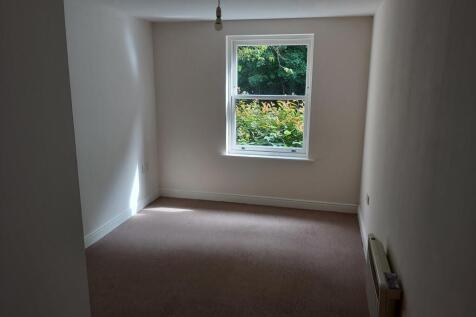St Andrews Close, Canterbury photo 4