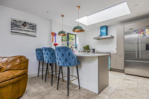 2 Firpiece, Forestside Road, Rowland¿s Castle-Port