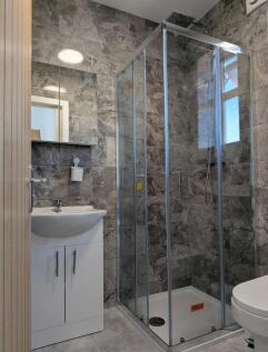 Rm 2 en suite.jpeg