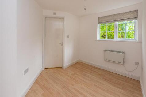 Jackanory Cottage-bed6.jpg