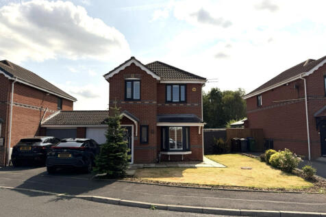 Immaculate 3 Bedroom Linked detached