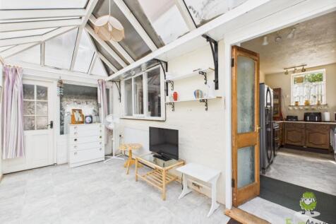 Sunroom - Charlotte Thomasson Ewemove Whitchurch a