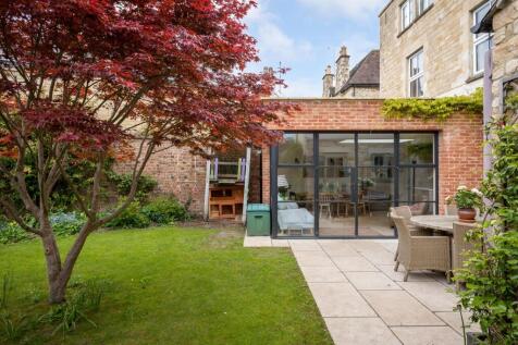 27 - 4 Victoria Road - GL7 1EN - Web.jpg