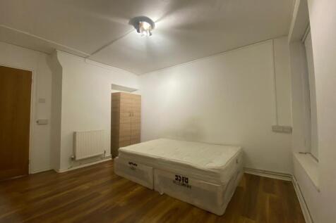 Large Double Room to Rent in Shared Flat
