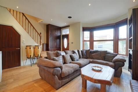 Living Room 1.jpg