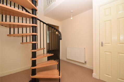 Flat 14, Bolton Brow, Sowerby Bridge, West Yorkshire photo 4