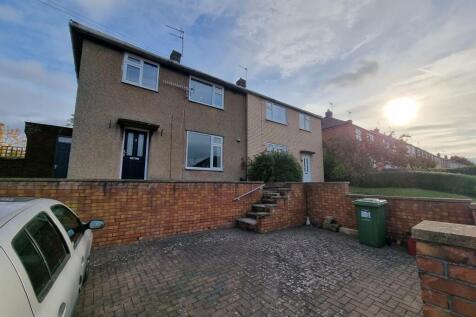 4-bed semi-detached on 7 St Margarets Road, £1,700/mo