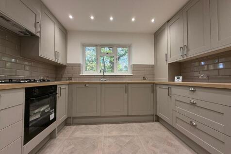 2-bed flat on Mill Place, £1,900/mo