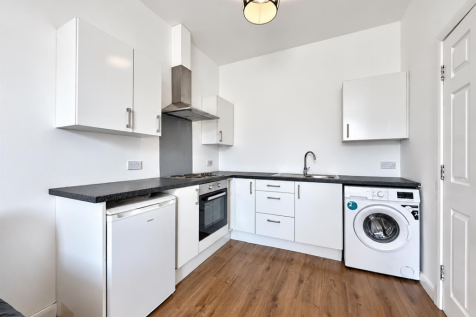 Open Plan Living Room / Kitchen: