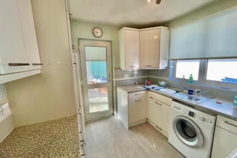 16 Sunnybank Rd Kitchen.jpg