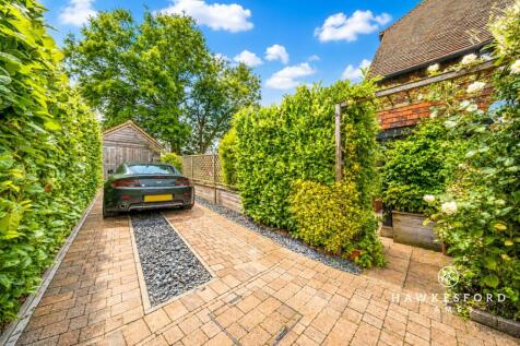 Lewson Street, Norton - Garage &amp; driveway