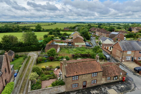 3 Bedroom House - detached for Sale