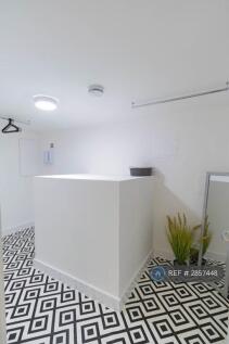 Walk In Wardrobe/ Storage