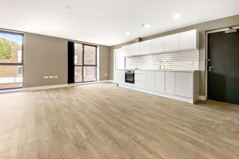 2 bed end terrace to rent Springfield Road, Londo
