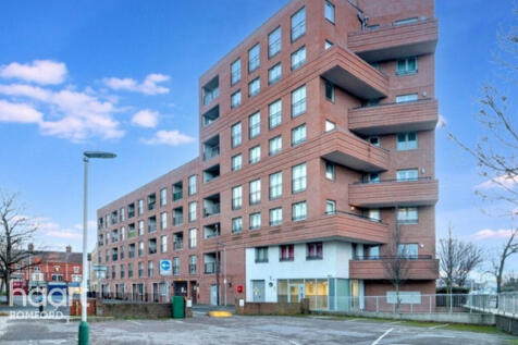 Angel Way, ROMFORD photo 4