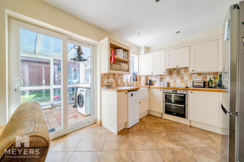 Yeovil, BA22 - property photo