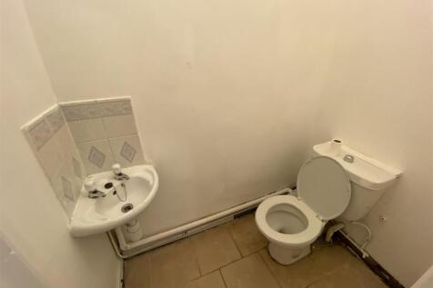 15C Toilet.JPG