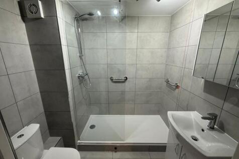 Bentley Court New Shower Room.jpg