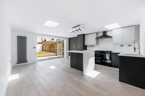 London, W3 - property photo