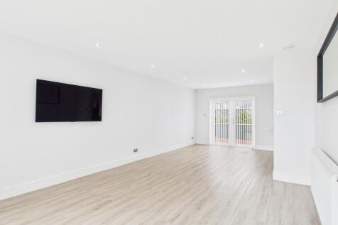 CAM05526G0-PR0028...