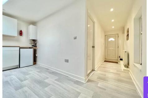 12 Shere Road Ilford IG2 6TG photo 4