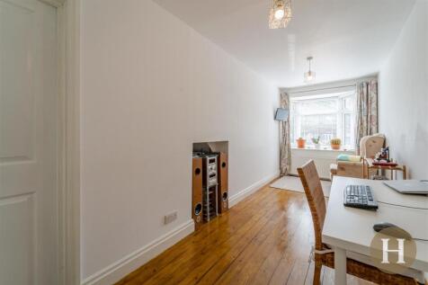 Hadleigh Estate Agents-33.jpg