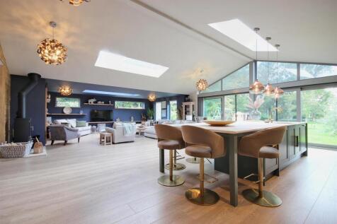 DAY ROOM &amp; KITCHEN