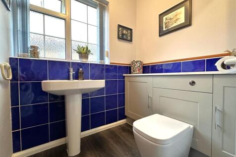 Ground Floor W.C 004