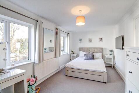 37c7528a9db11bd46adcc4a056e71c63f09dc26f BEDROOM.j